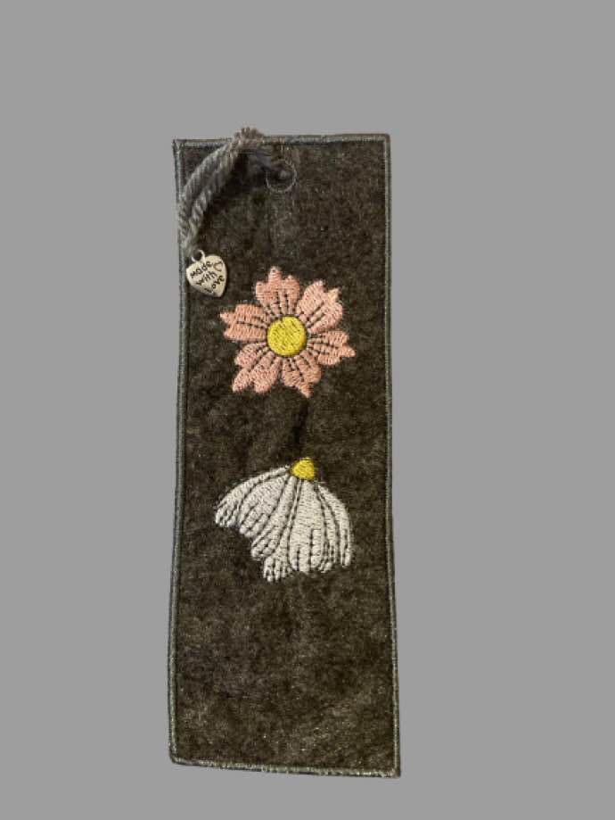 Embroidered Bookmark – Elegant Floral Design