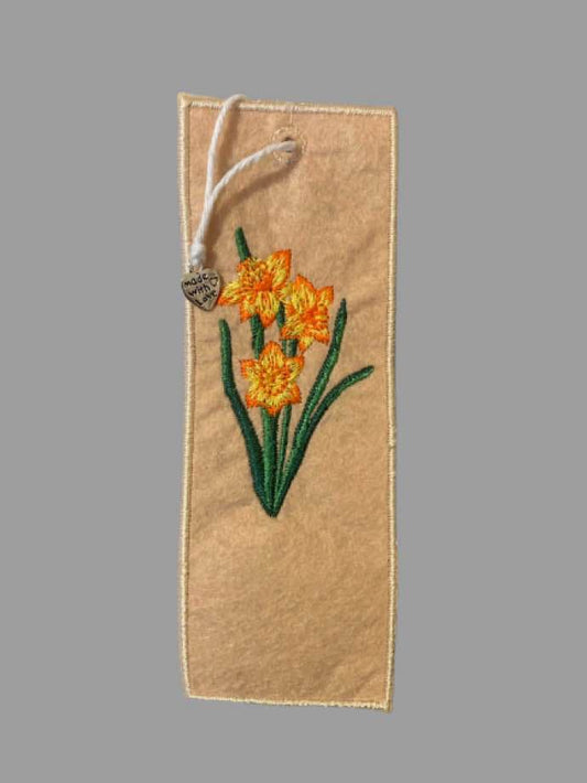 Embroidered Bookmark – Elegant Floral Design