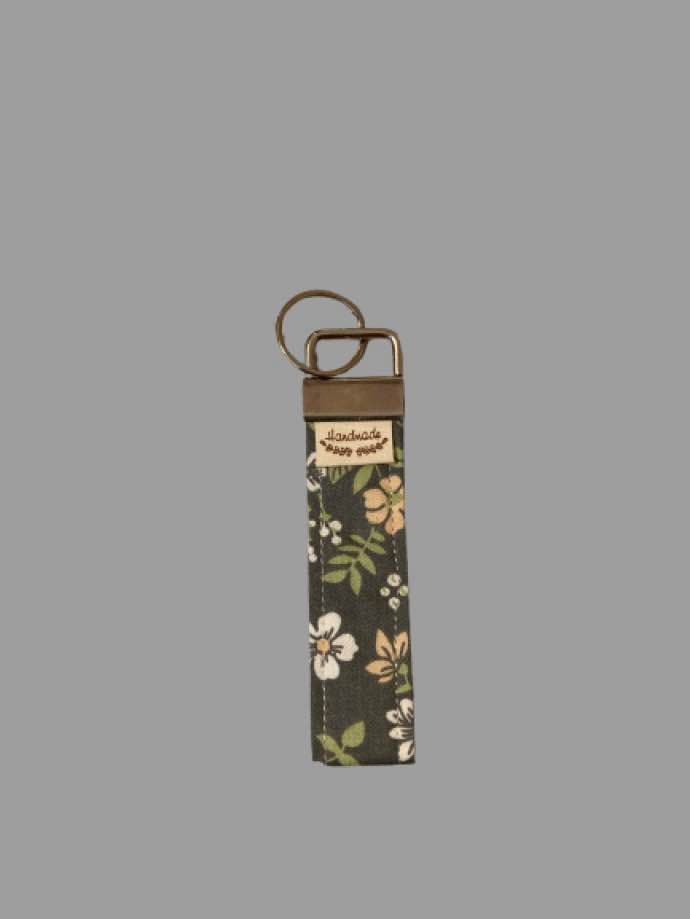 Hand-Sewn White Floral Keyfob – Graceful Blooms on Grey